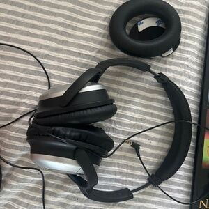 Boss plug in headphone